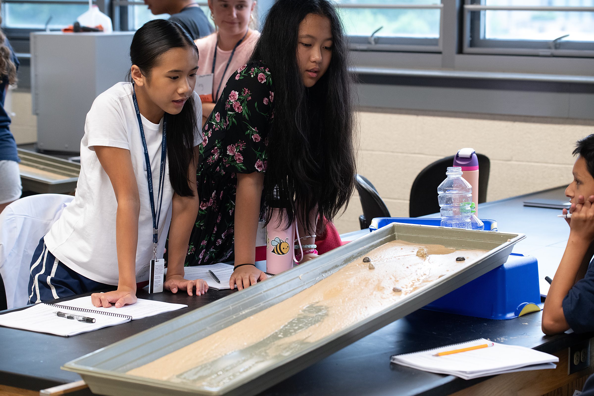 Students perform an experiment that show the process of erosion and how these processes are visible on Mars.